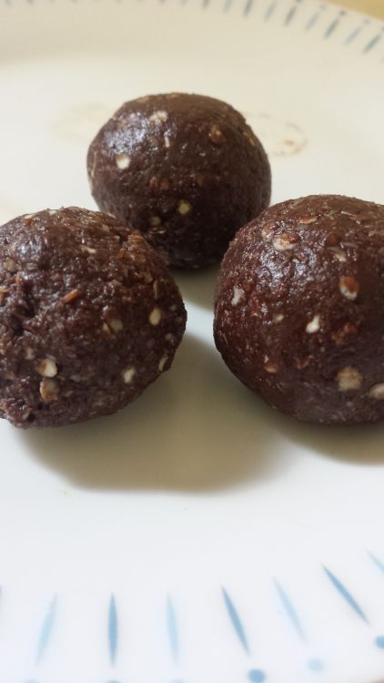 chocolate_quinoa_protein_balls