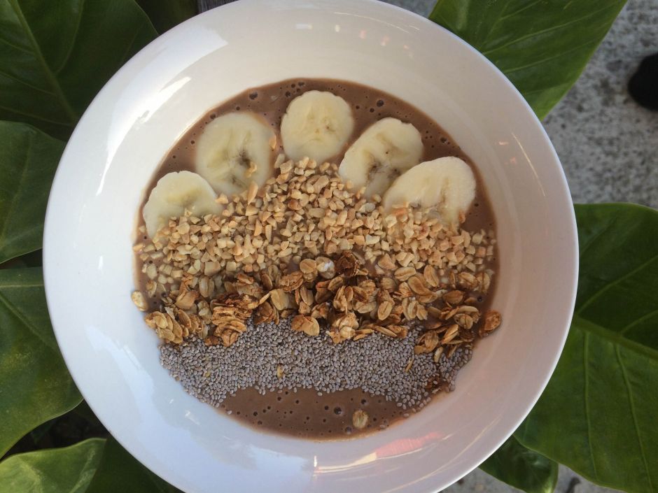 healthy mummy-snickers smoothie bowl