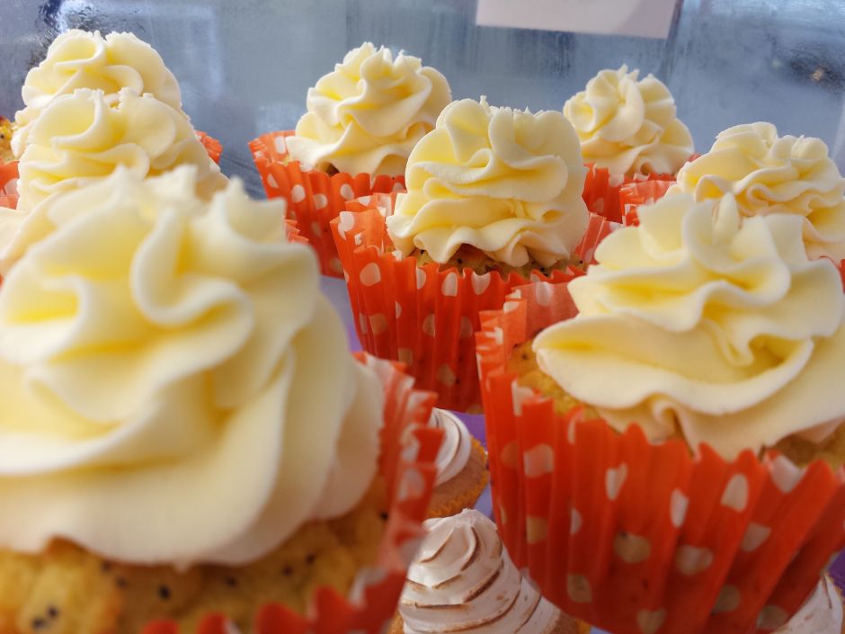 gluten and refined sugar free orange and Poppyseed Cupcake 