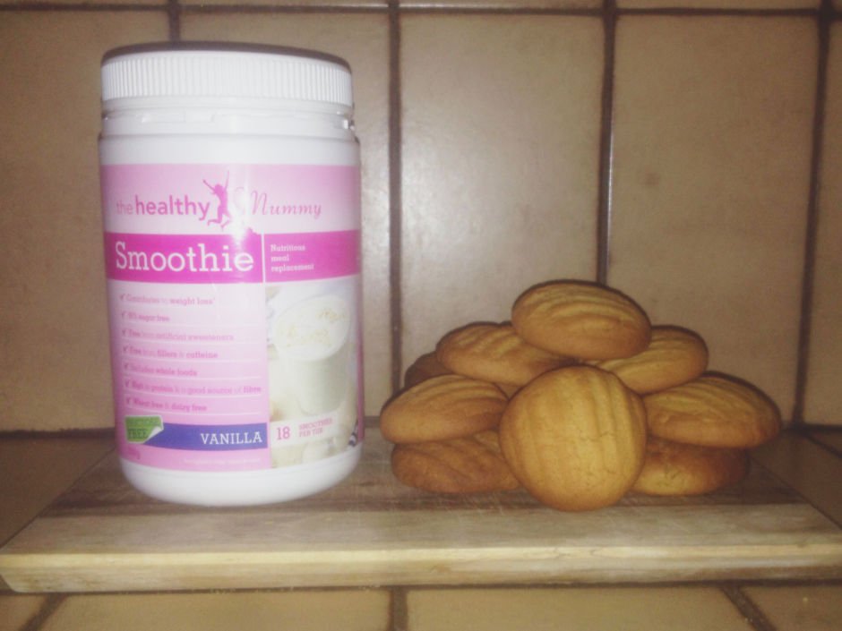 smoothie-tub-and-biscuits1