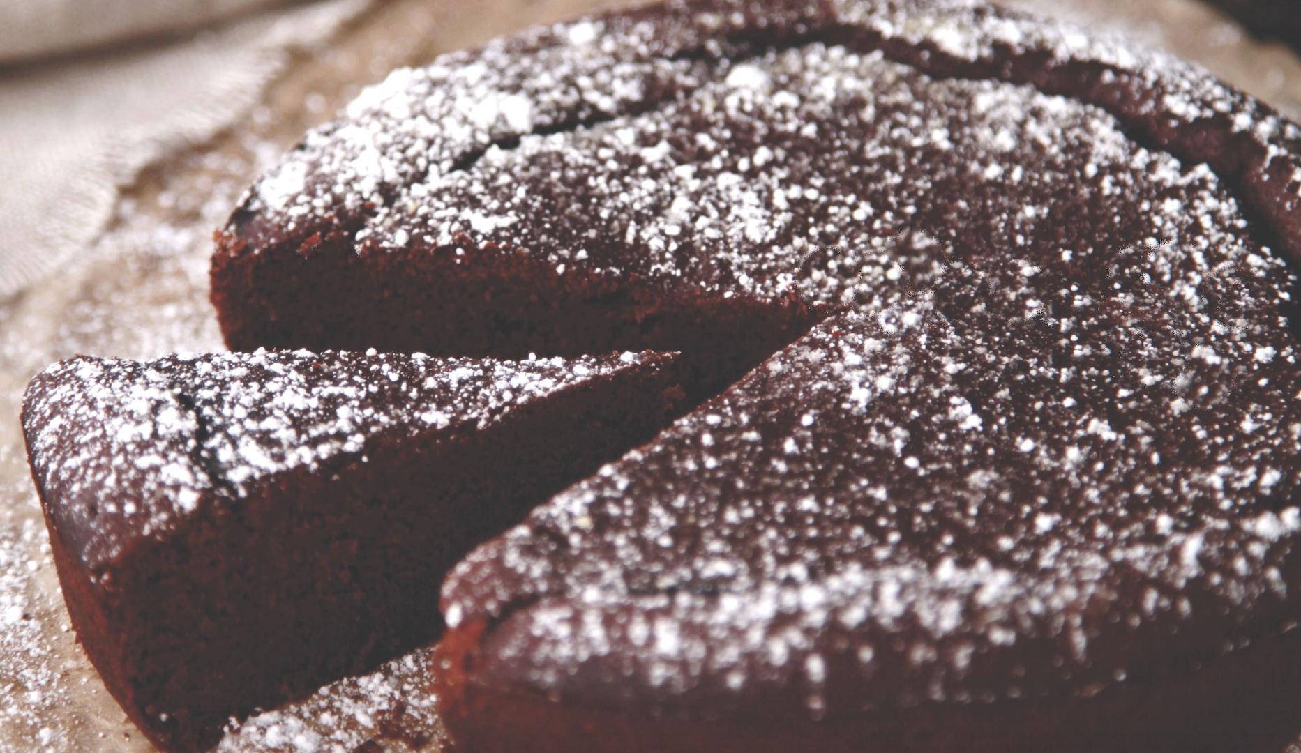 White Sugar Free & Flourless Chocolate Cake - Top 10 Healthy Desserts For Entertaining