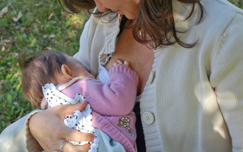 18 essentials that you need to pack in your nappy bag before leaving the house