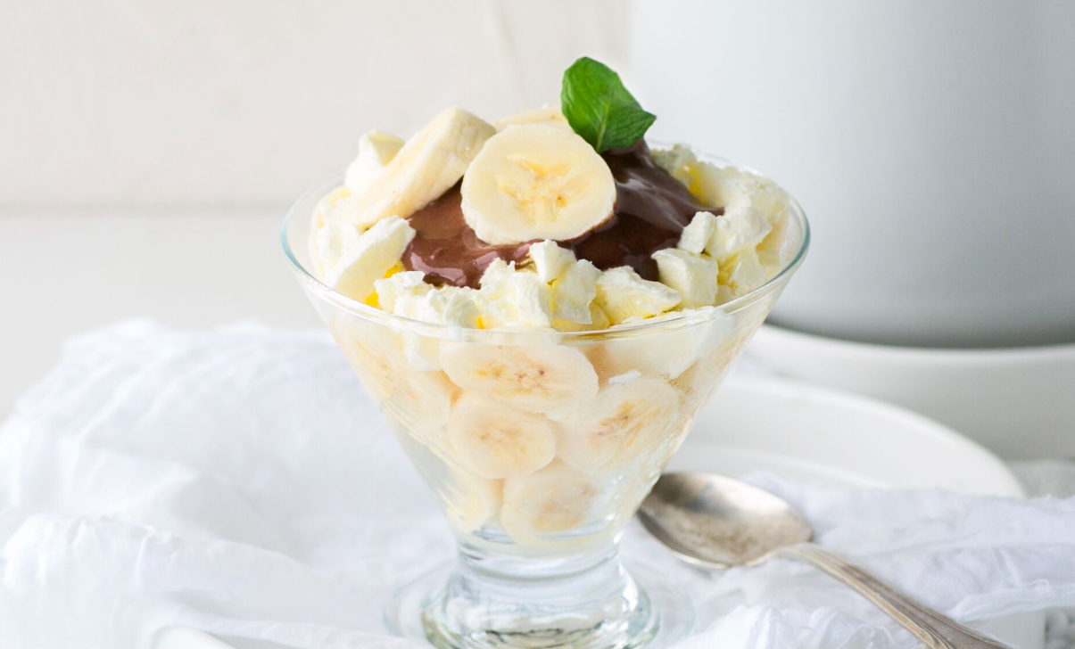 Banana & Frozen Yoghurt Sundae