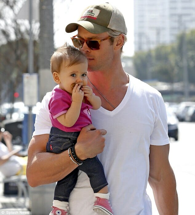 chris hemsworth with daughter