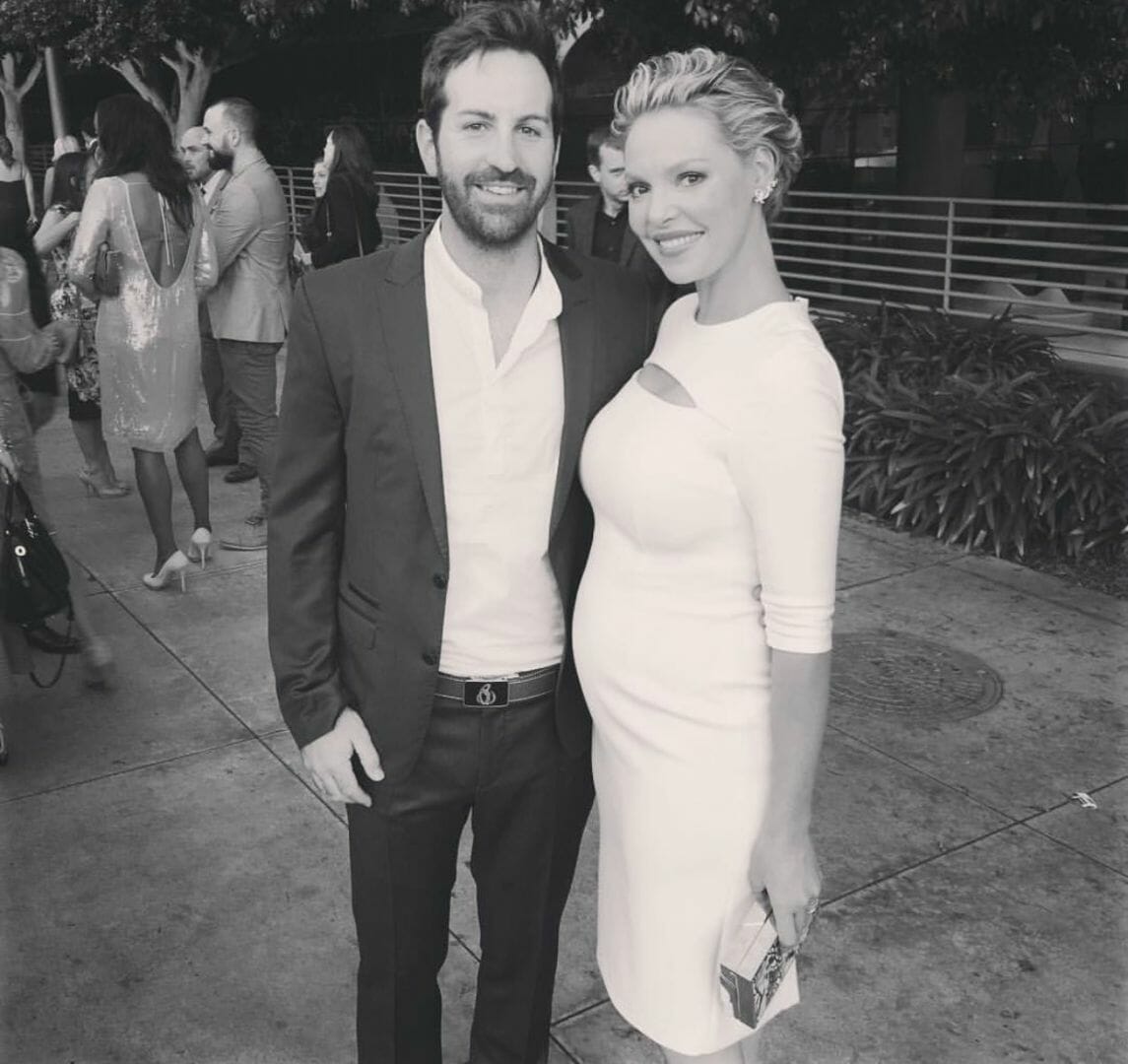 katherine heigl shows off baby bump